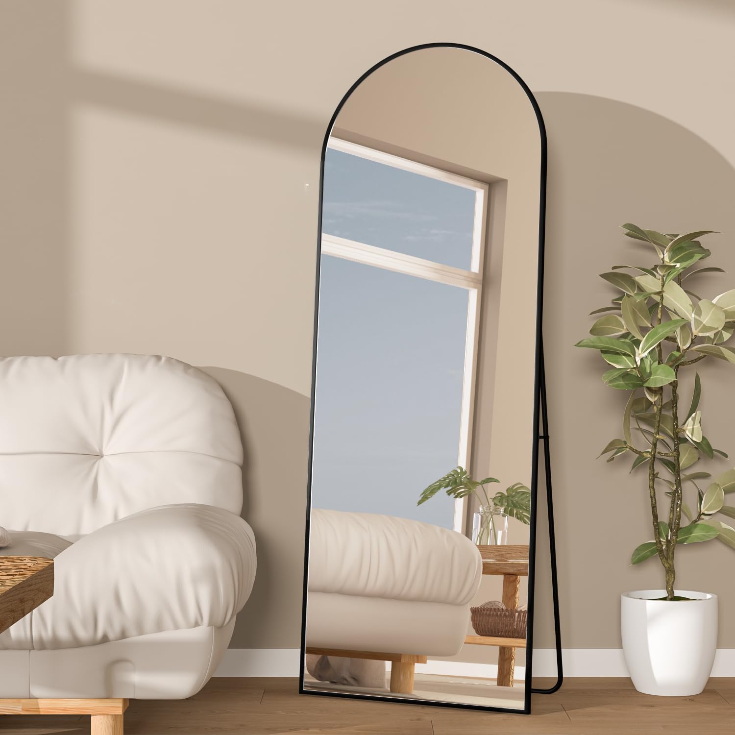 NEUWEABY espejo en dormitorio aportando luz y función práctica