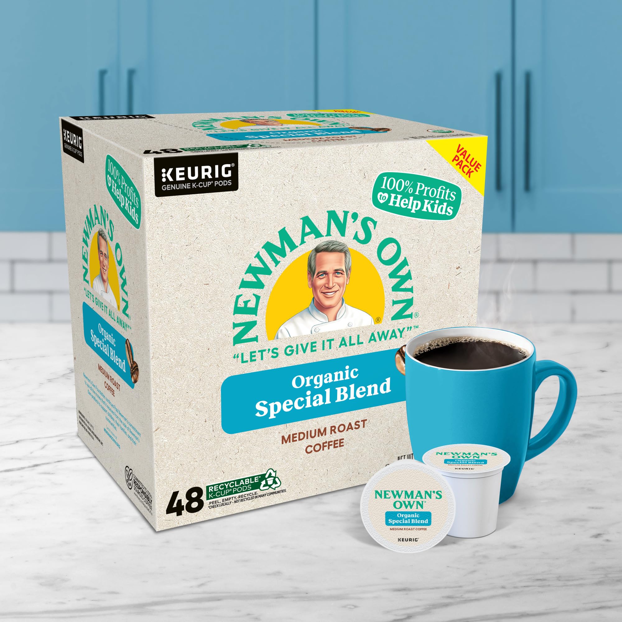 Newman's Own escena de desayuno, café listo y ambiente acogedor