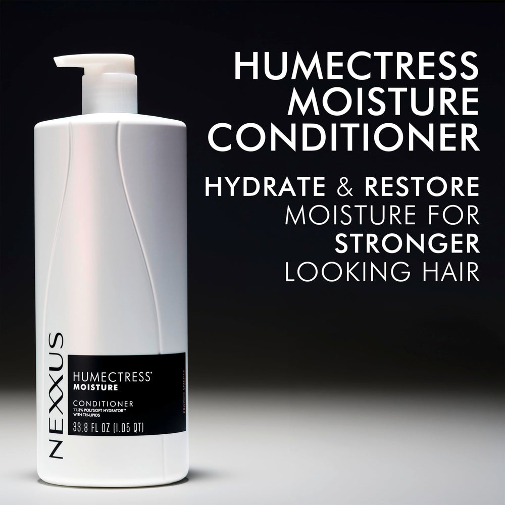 Nexxus Humectress aplicado en manos para ilustrar facilidad de uso