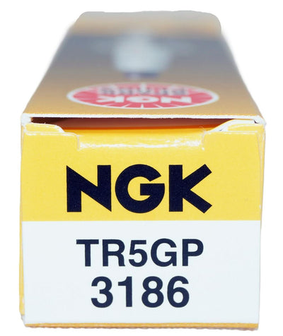 NGK G-Power 3186 bujía instalada en motor, mejora de encendido consistente