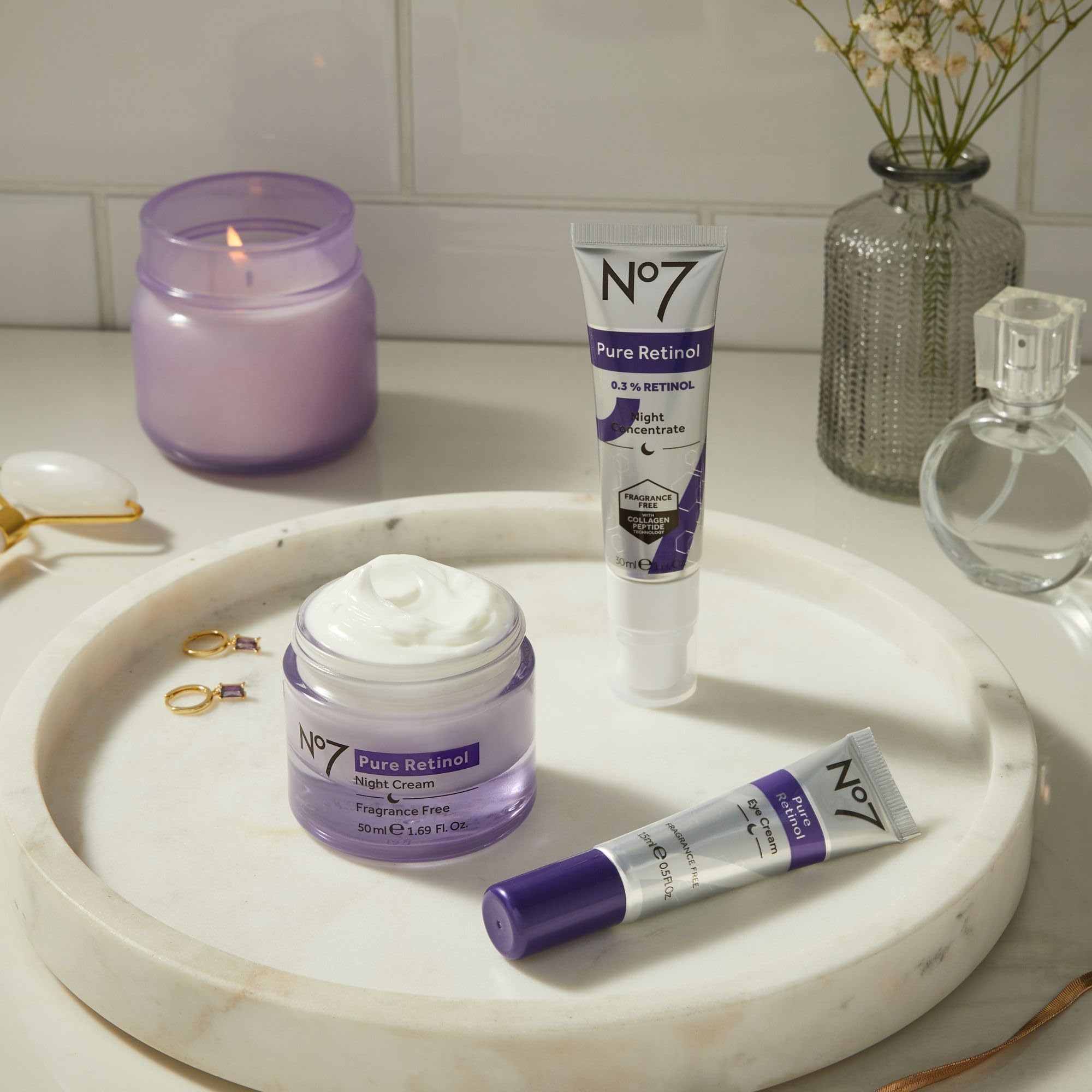 No7 en mesita de noche sugerente de rutina nocturna reparadora