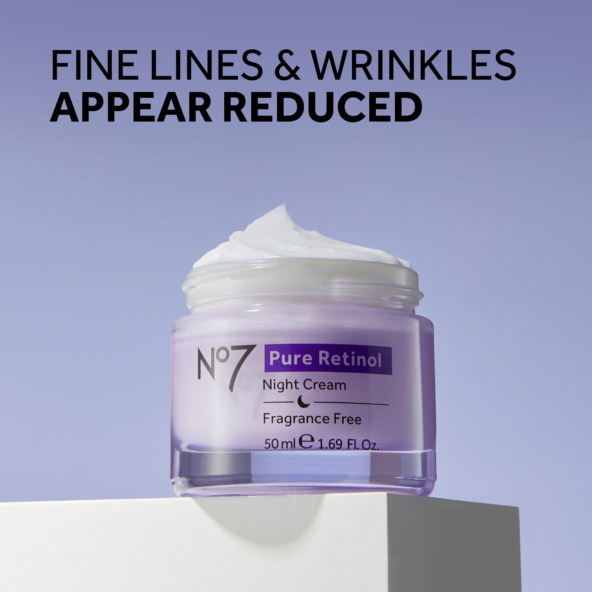 No7 crema en lengua mostrando textura rica y fácil absorción