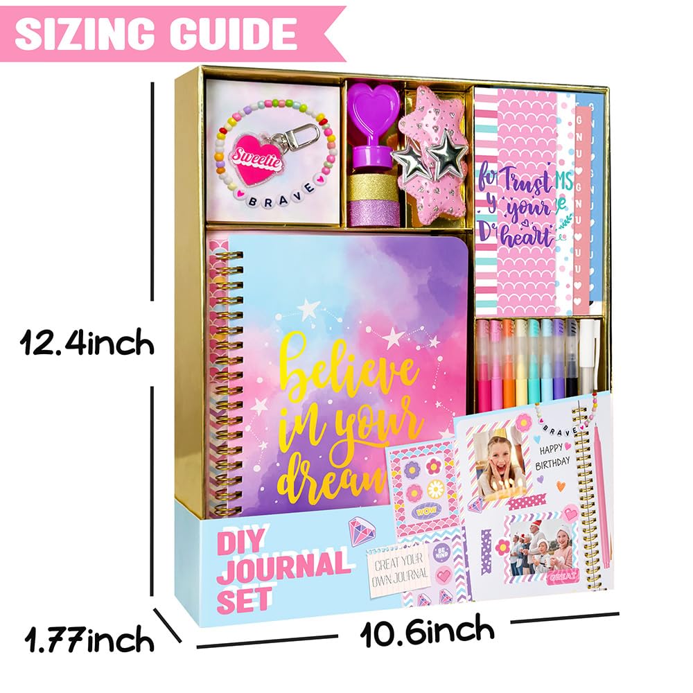 Nollh manos de niña usando el kit creando un scrapbook
