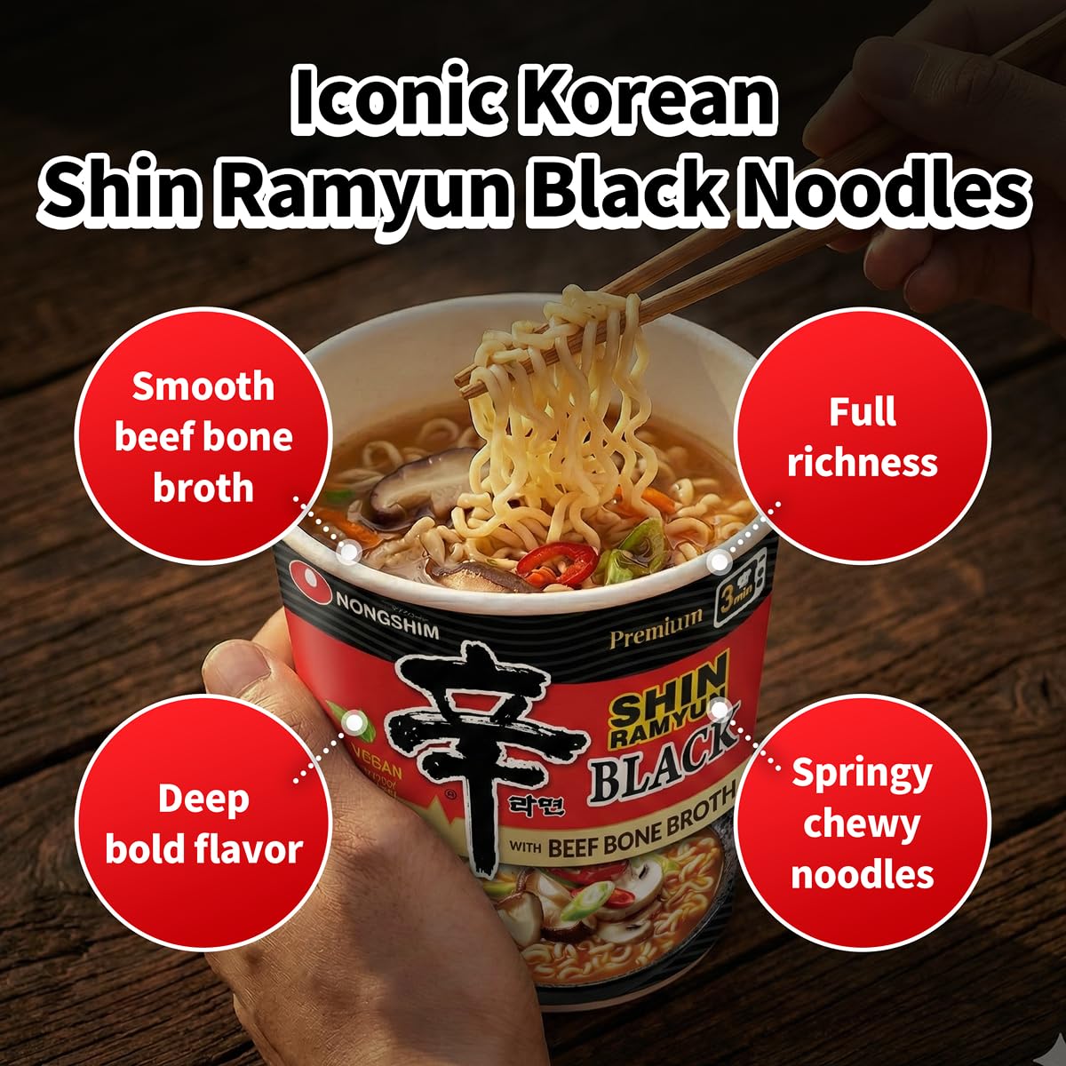 Nongshim Shin Ramyun Black fideos gruesos y elásticos destacando textura