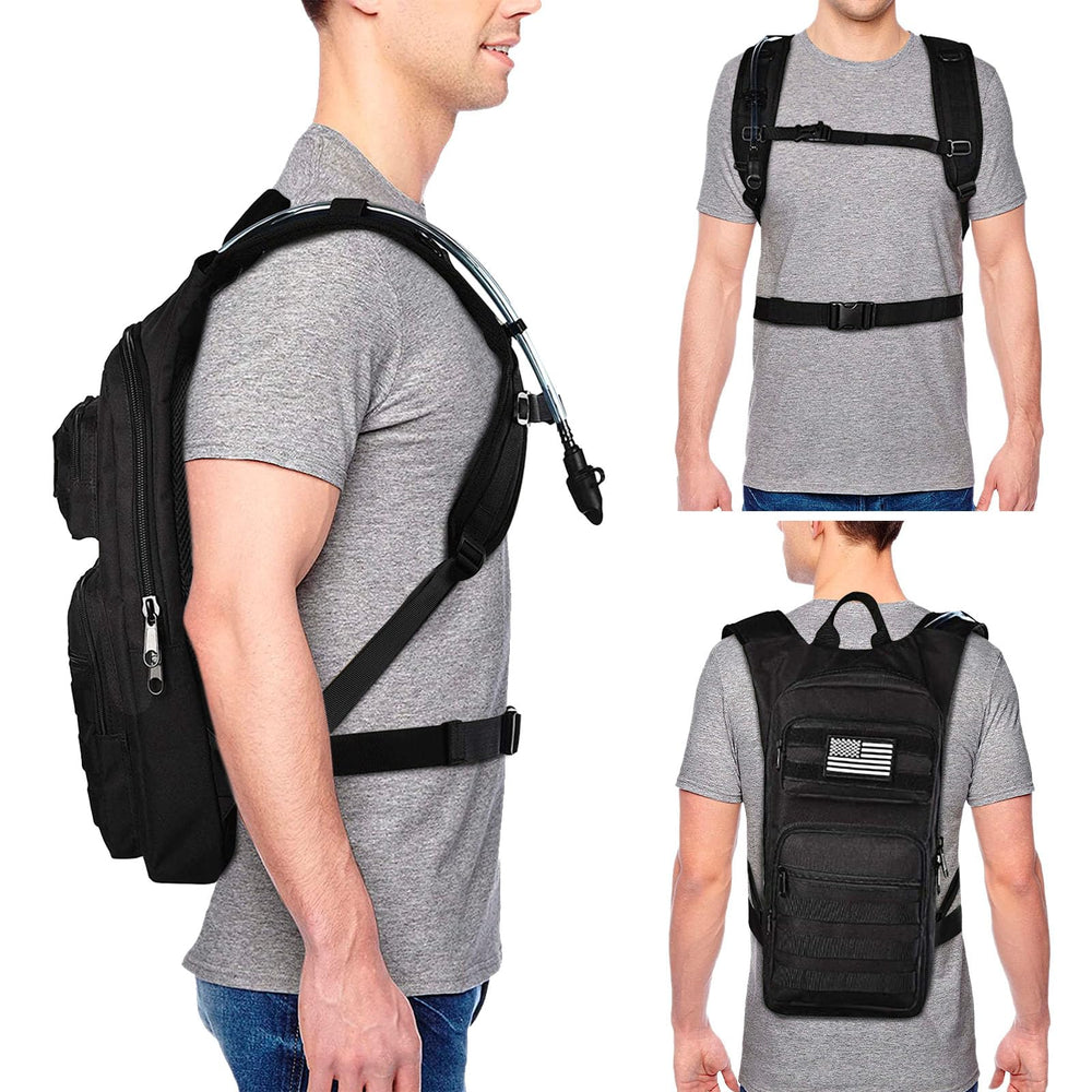 NOOLA mochila junto a una botella para comparar tamaño y capacidad