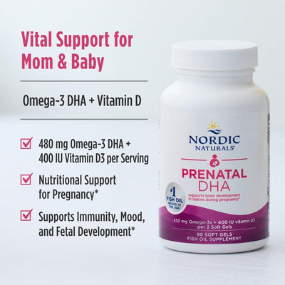 Nordic Naturals cápsulas en mano para visualizar dosificación clara