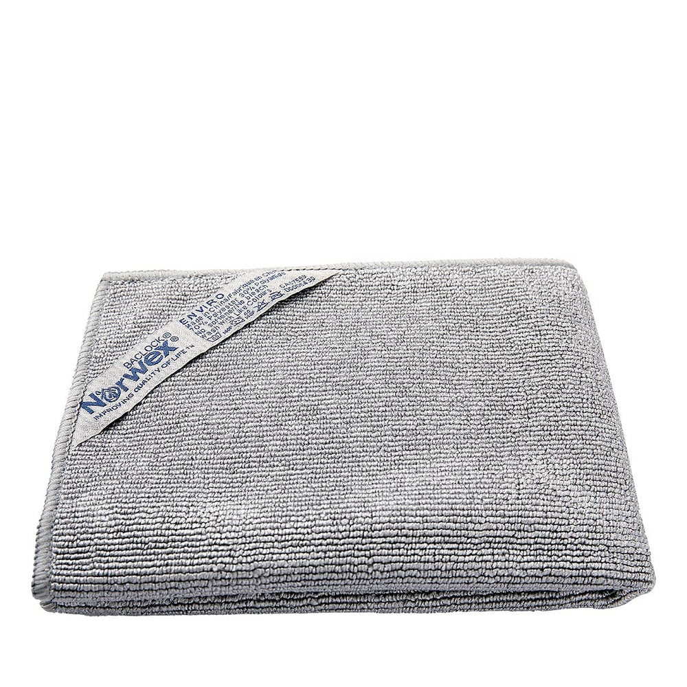 Norwex paños junto a objeto para comparar tamaño y utilidad