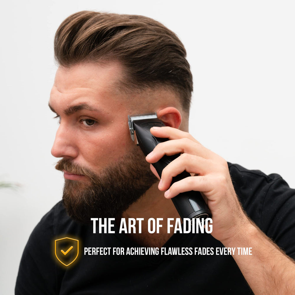 Novah Grooming comparativa de tamaño en mano, muestra portabilidad y ergonomía profesional