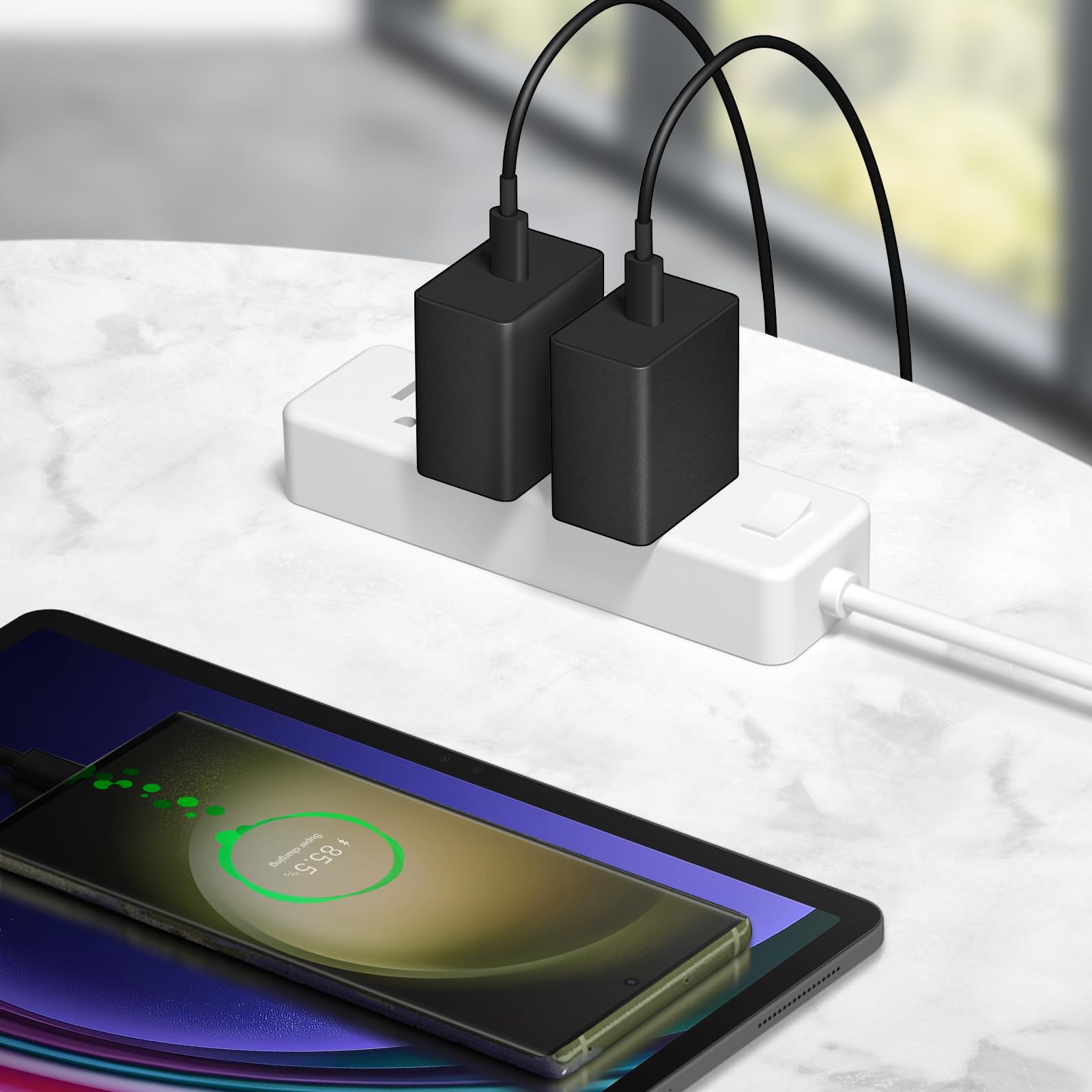 Novobit caja abierta con 2 adaptadores y 2 cables listos para usar
