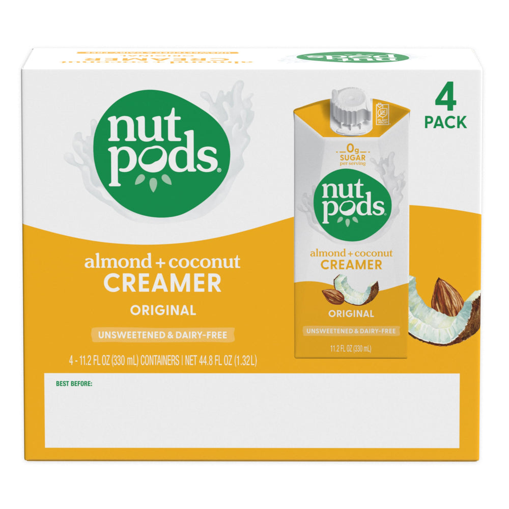 nutpods vertido en taza de café realzando color y cremosidad del café