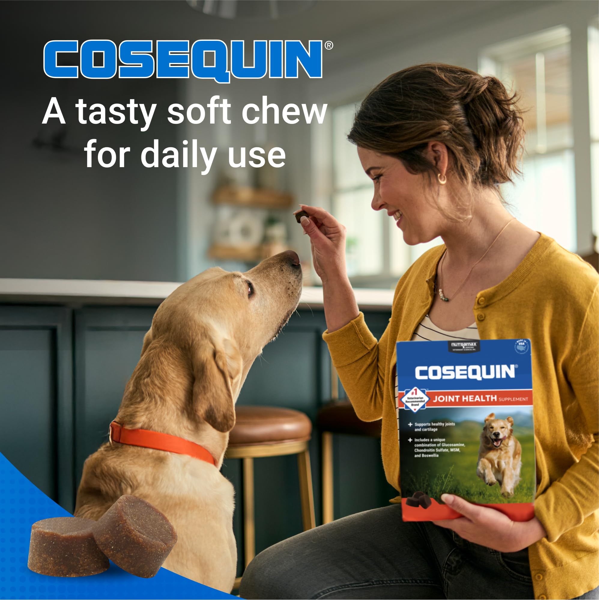 Nutramax Cosequin masticable en mano para mostrar tamaño real y dosificación fácil