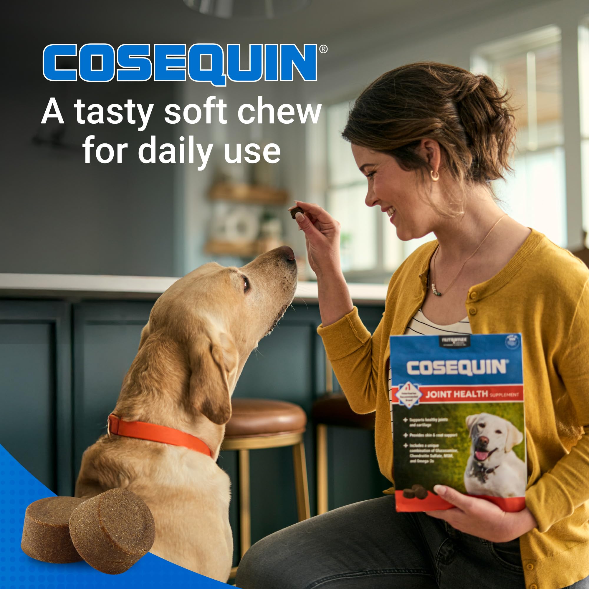 Nutramax Cosequin masticable en mano para comparar tamaño y dosis práctica