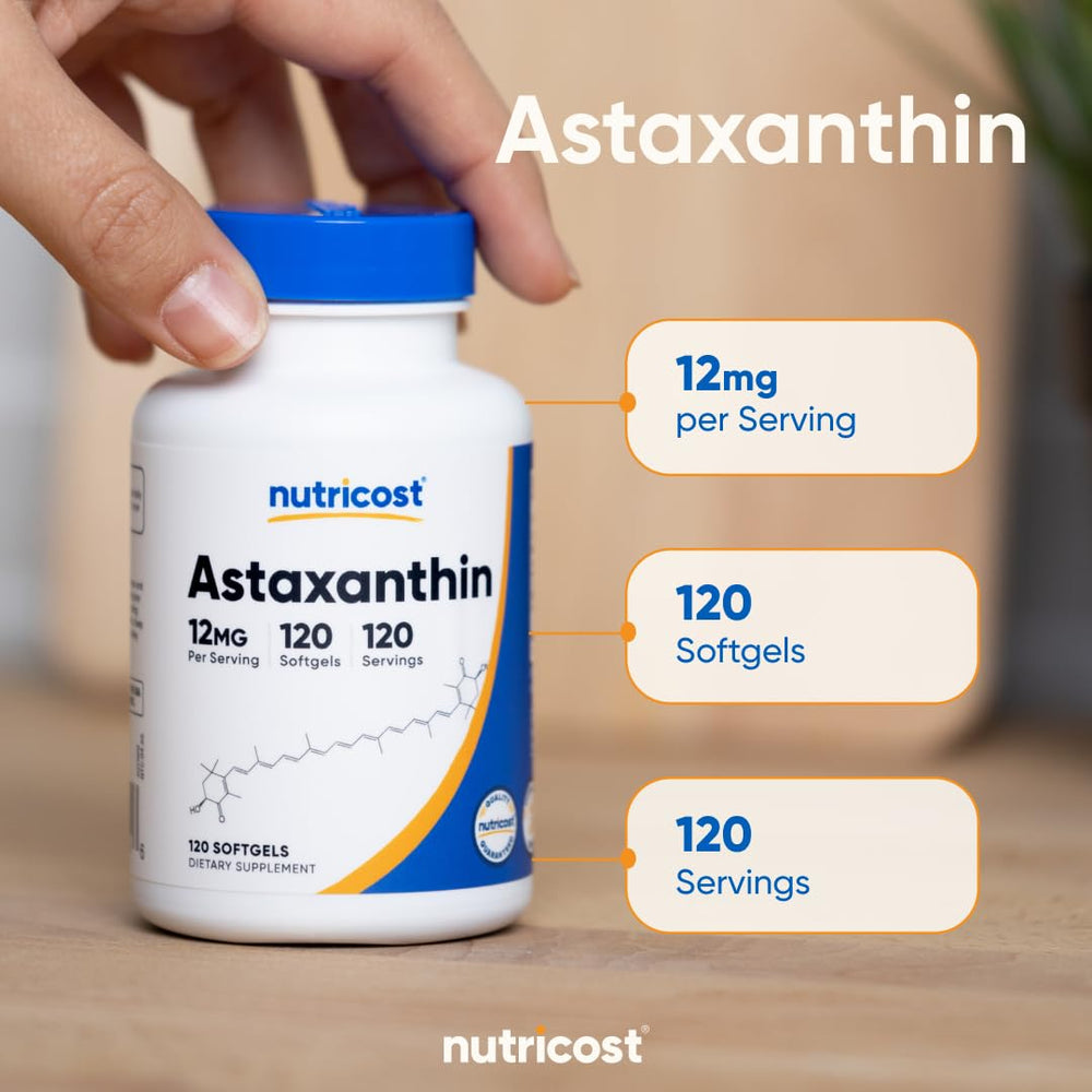 Nutricost cápsula en cucharita lista para tomar, facilita incorporación diaria