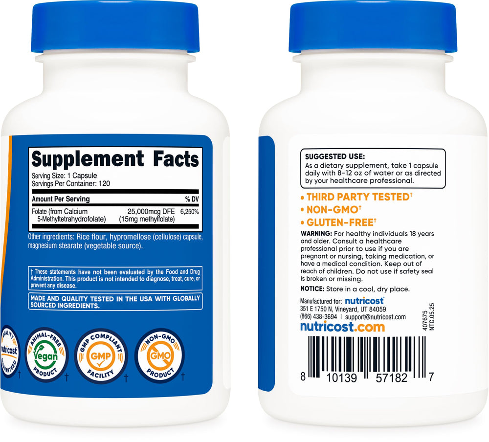 Nutricost cápsulas en mano indicando tamaño y conveniencia de la dosis