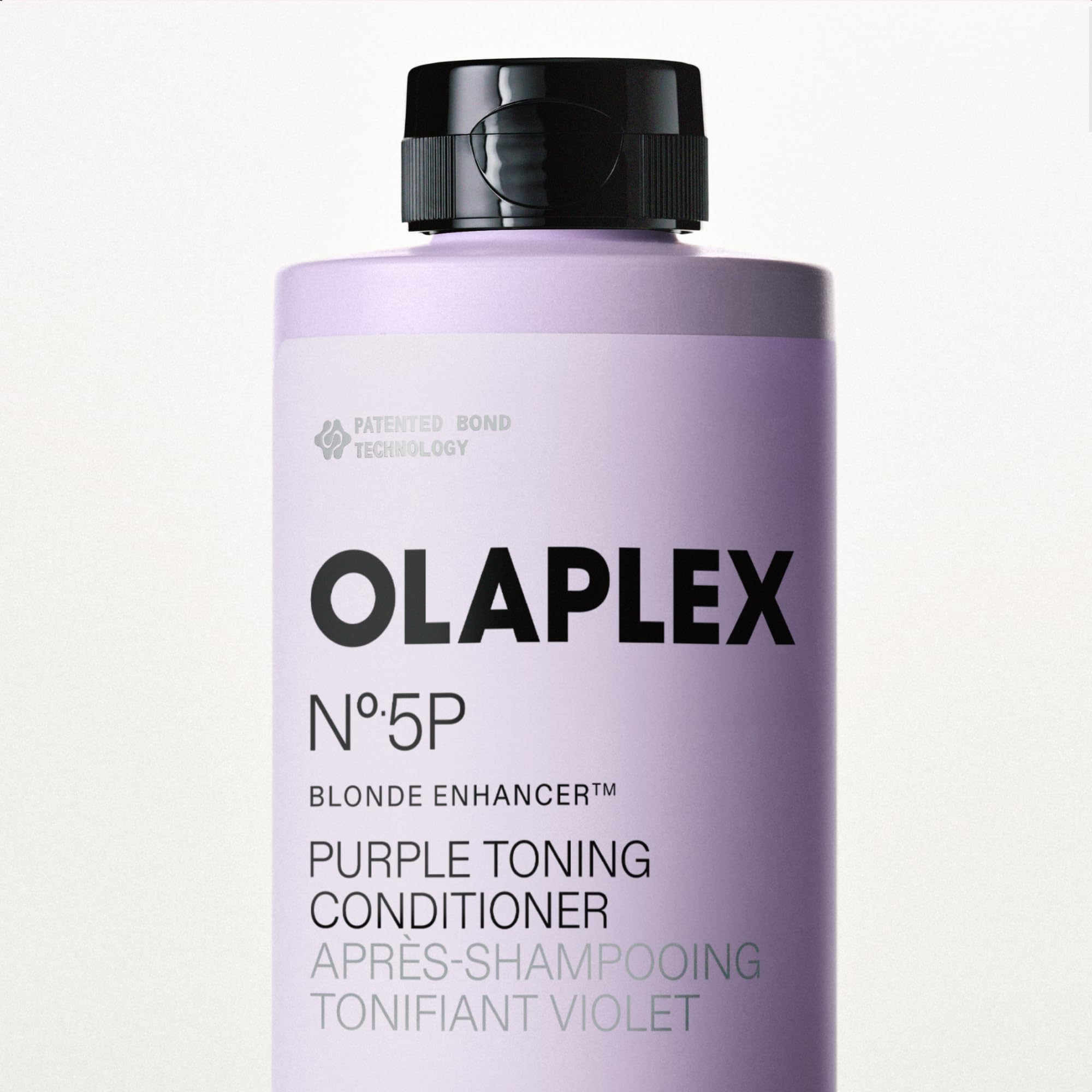 Olaplex Nº.5P applied to a hair strand demonstrating detangling and smoothness