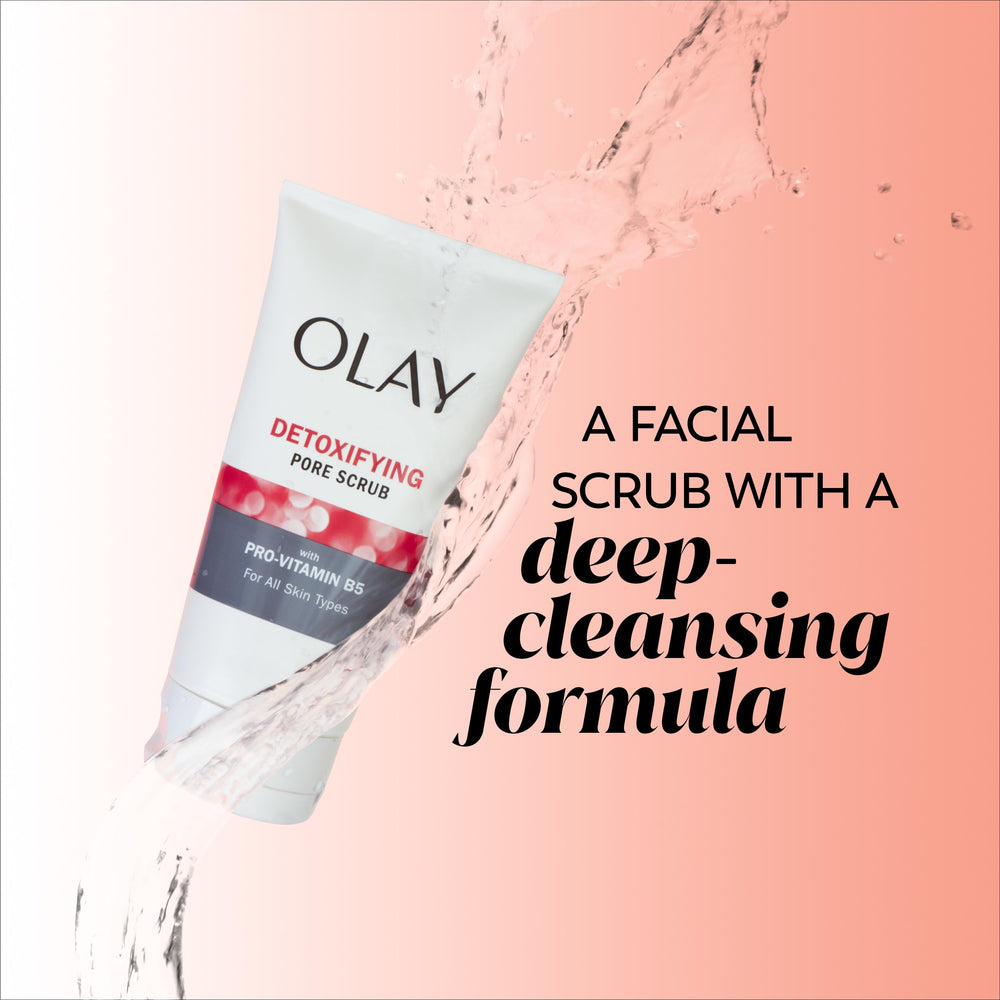 Olay crema aplicada en la mano, absorbe y deja piel suave