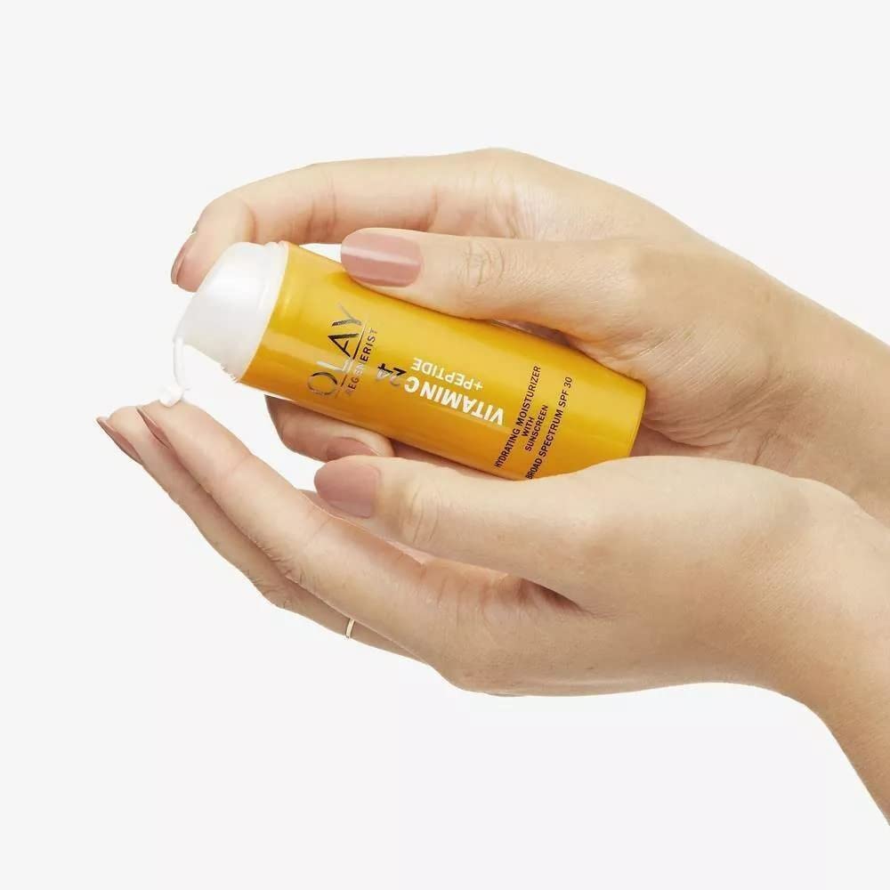 Olay en ambiente de baño matutino mostrando uso práctico y protección diaria