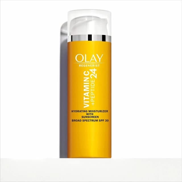 Olay textura de la crema mostrándola ligera y de rápida absorción