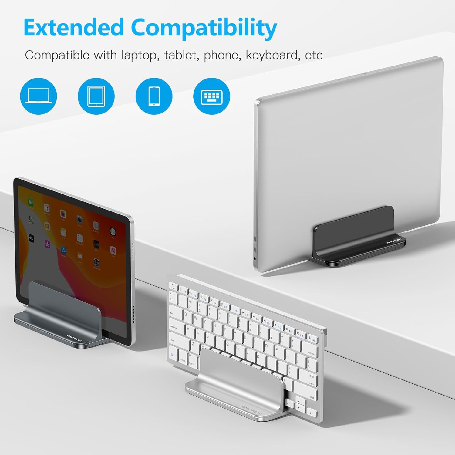 OMOTON soporte con portátil insertado optimizando espacio en escritorio