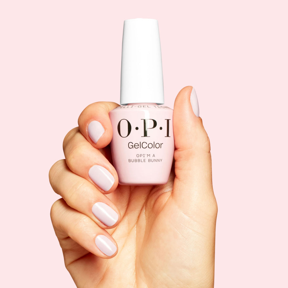 OPI manicure estilo novia demostrando tono neutro y elegancia discreta