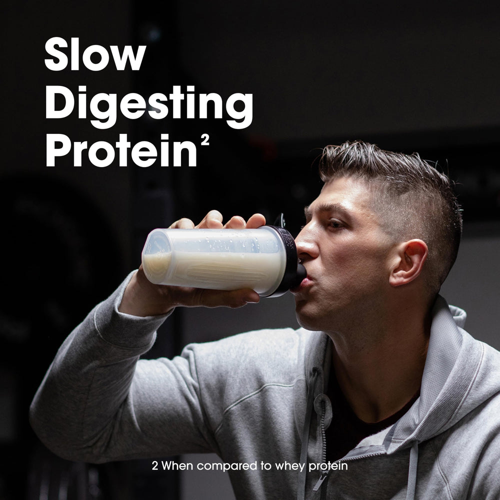 Optimum Nutrition envase en manos para comparar tamaño y cantidad de 53 porciones