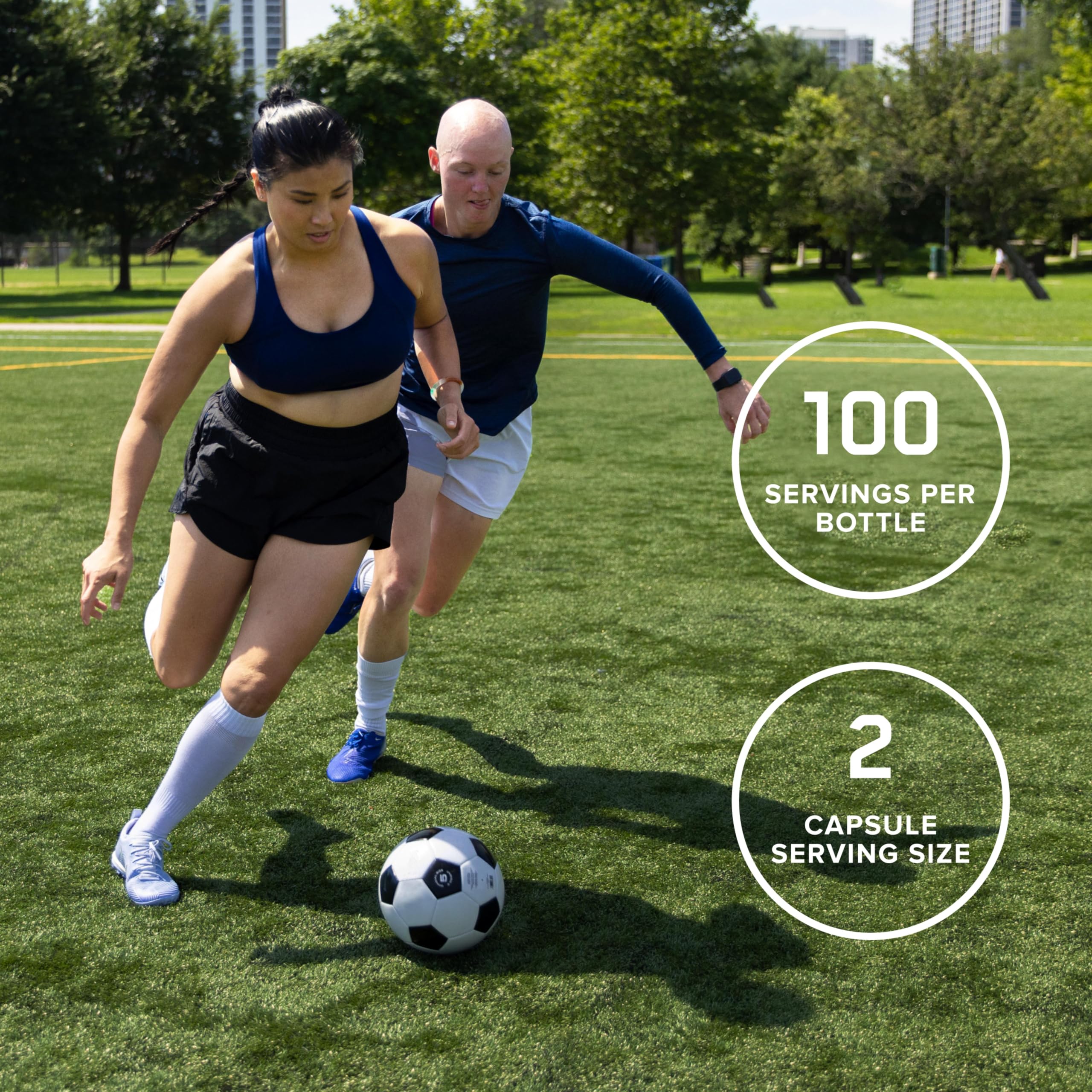 Optimum Nutrition cápsulas en mano para comparar tamaño y facilidad