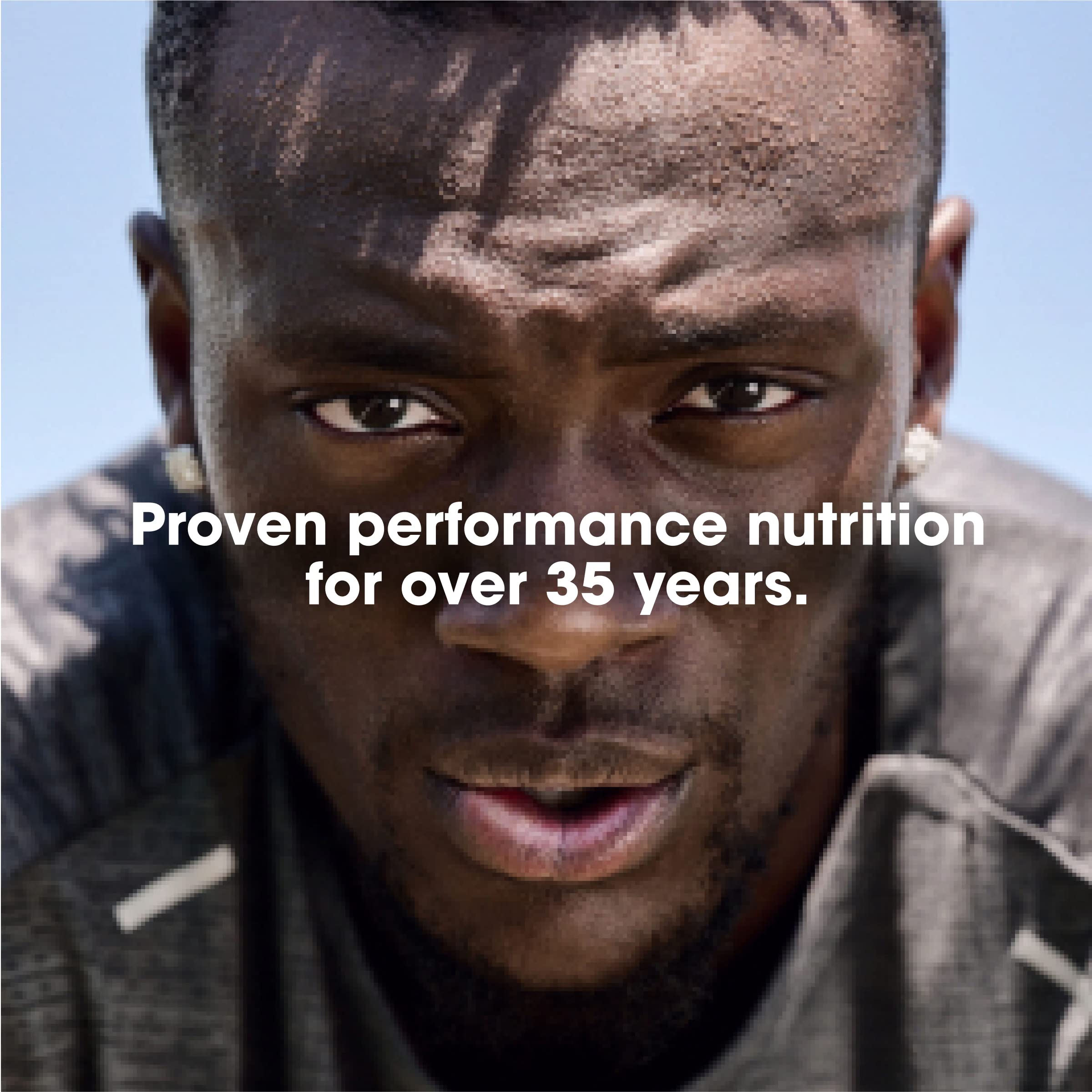 Optimum Nutrition deportista bebiendo batido tras sesión para reponer energía