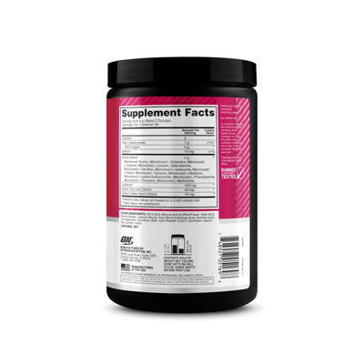 Optimum Nutrition atleta bebiendo antes de entrenar, sugiere energía y concentración