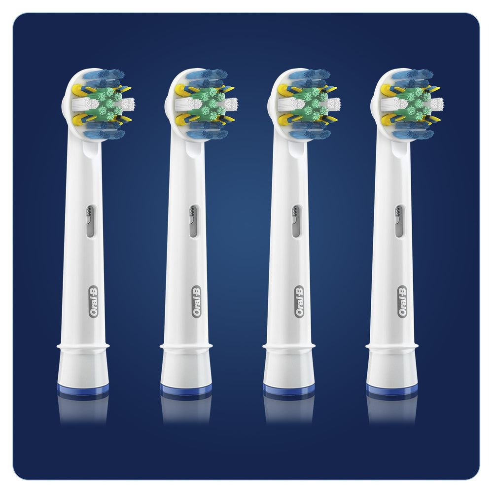 Oral-B cabeza junto a moneda para mostrar tamaño y ajuste al mango