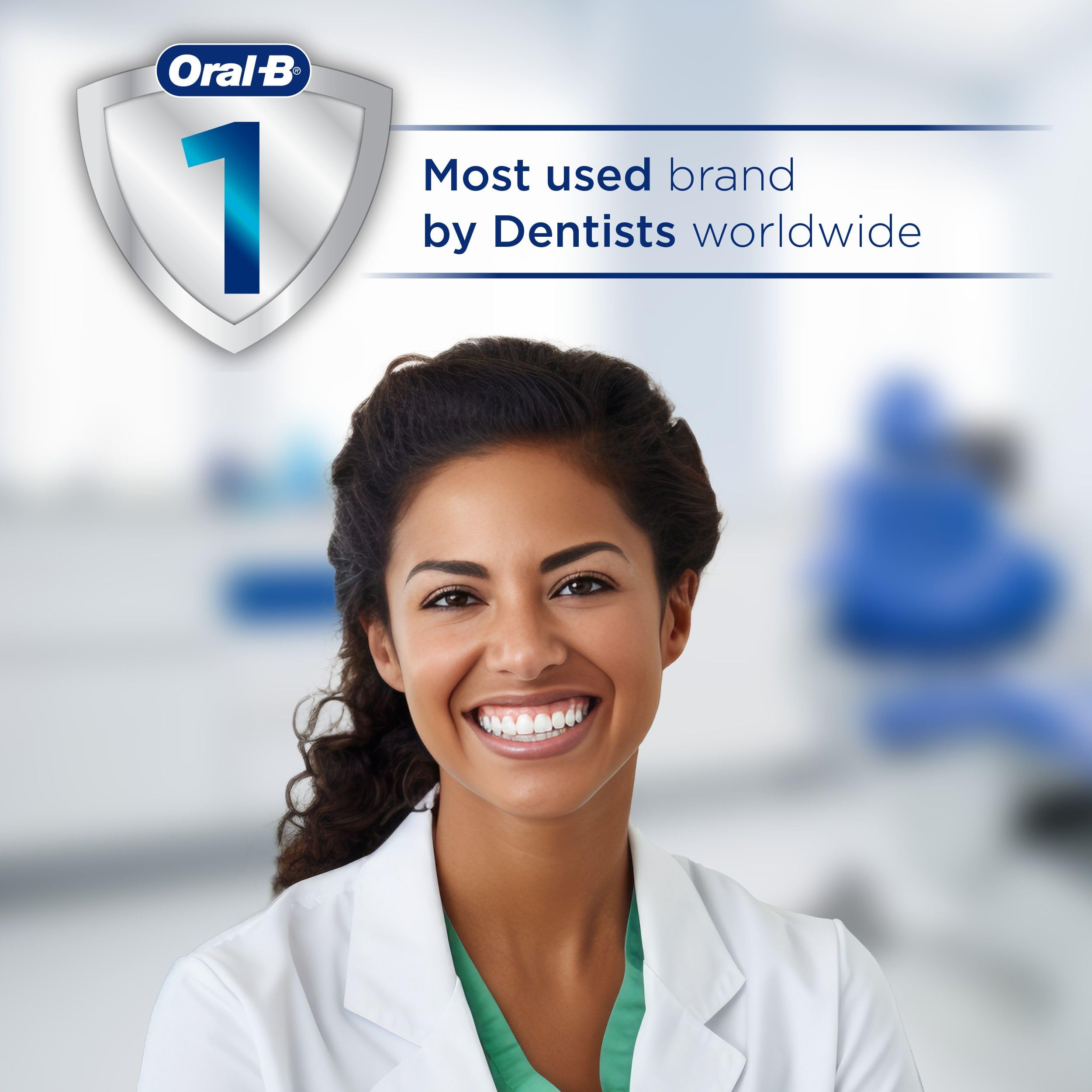 Oral-B escena de uso en baño que ilustra rutina diaria de higiene oral práctica