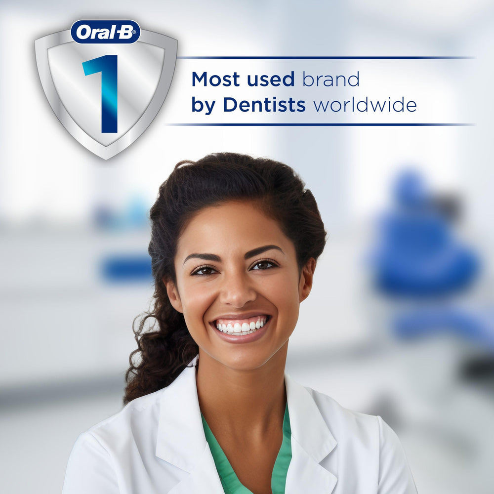 Oral-B escena de uso en baño que ilustra rutina diaria de higiene oral práctica