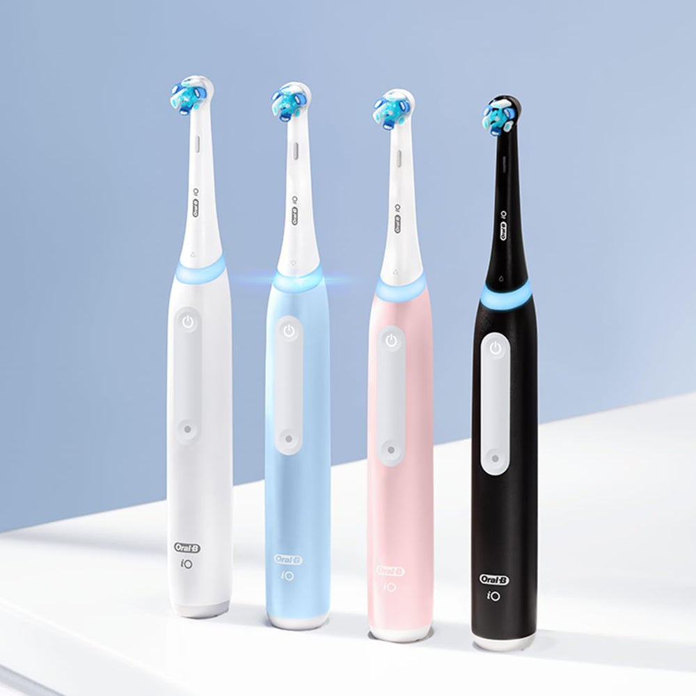 Oral-B iO3 estuche de viaje abierto protegiendo mango y cabezales