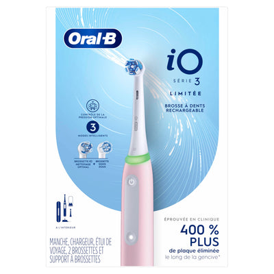 Oral-B iO3 contenido del paquete mostrando cabezales, estuche y cargador