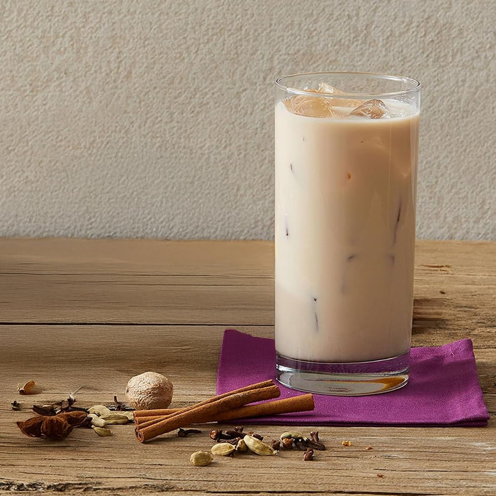 Oregon Chai botella junto a objetos para comparar tamaño y porciones