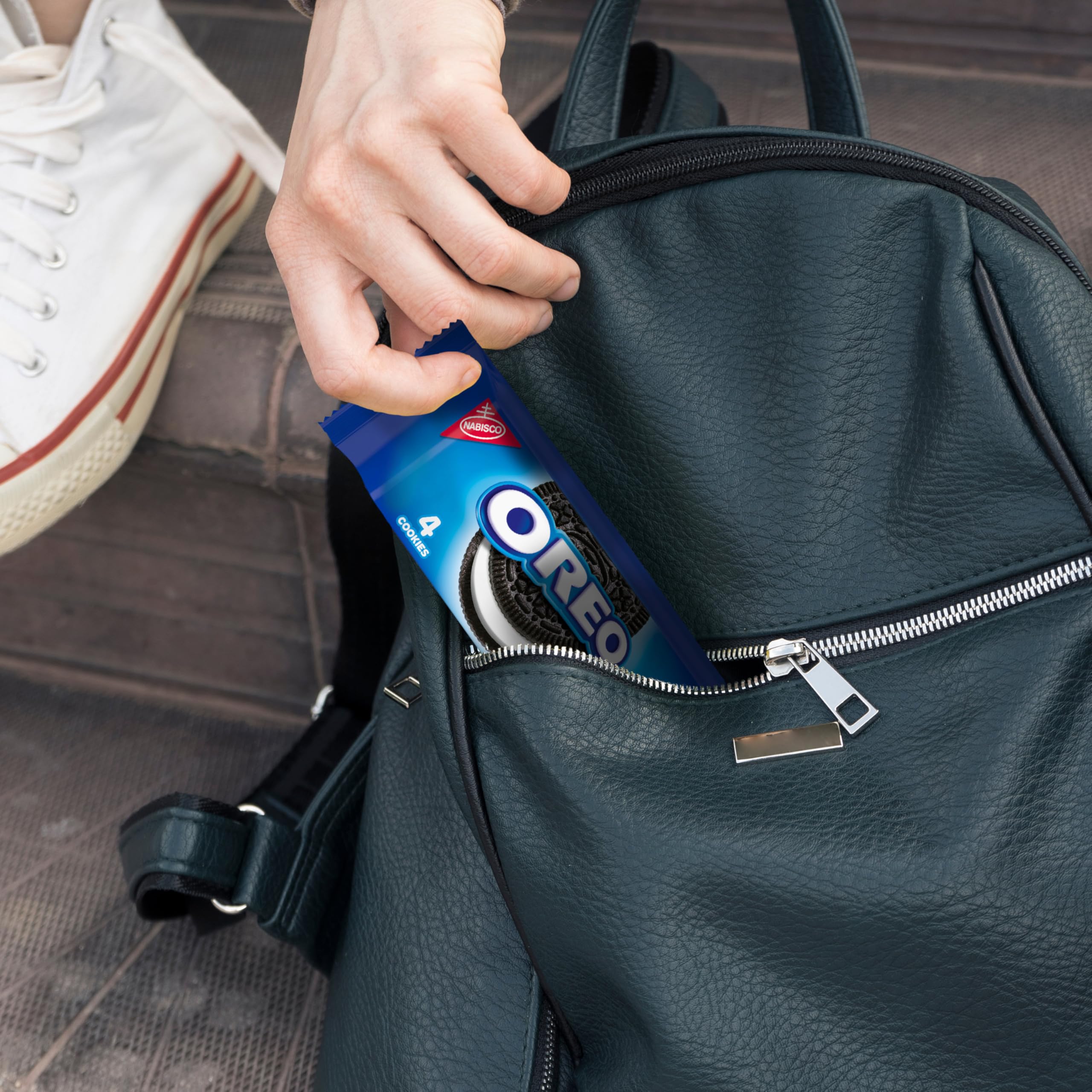 OREO en vitrina de despensa organizada lista para uso doméstico o laboral