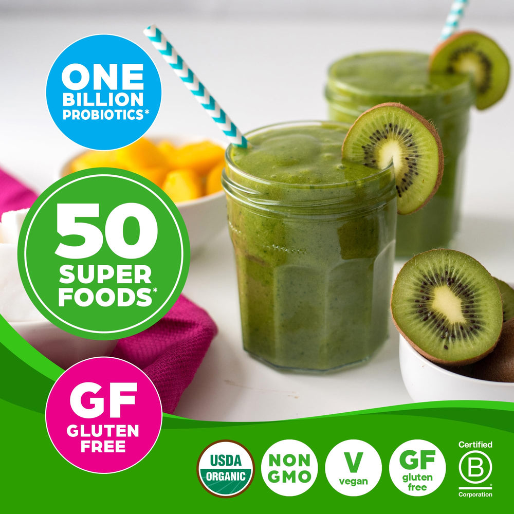 Vaso con bebida verde preparada Orgain listo para beber y aportar nutrientes