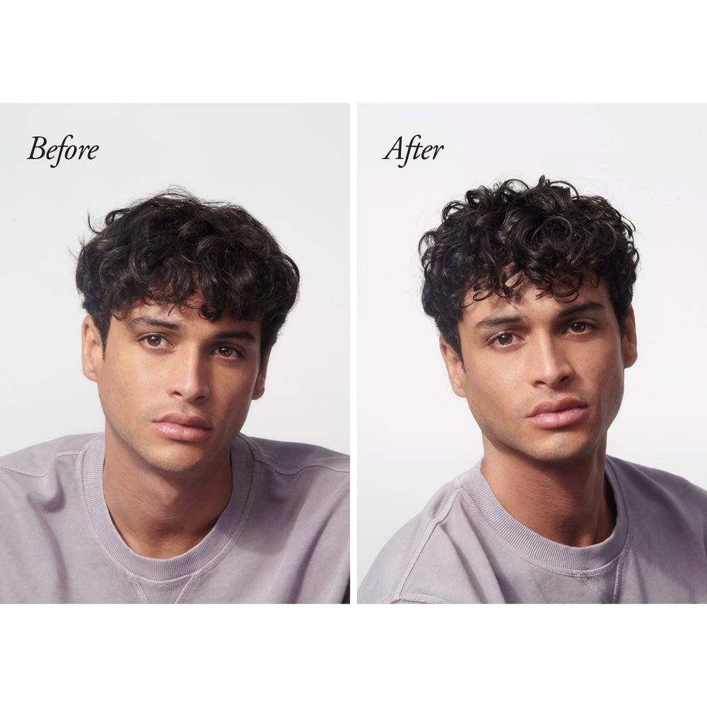Aplicación de Oribe en manos para peinar y domar frizz