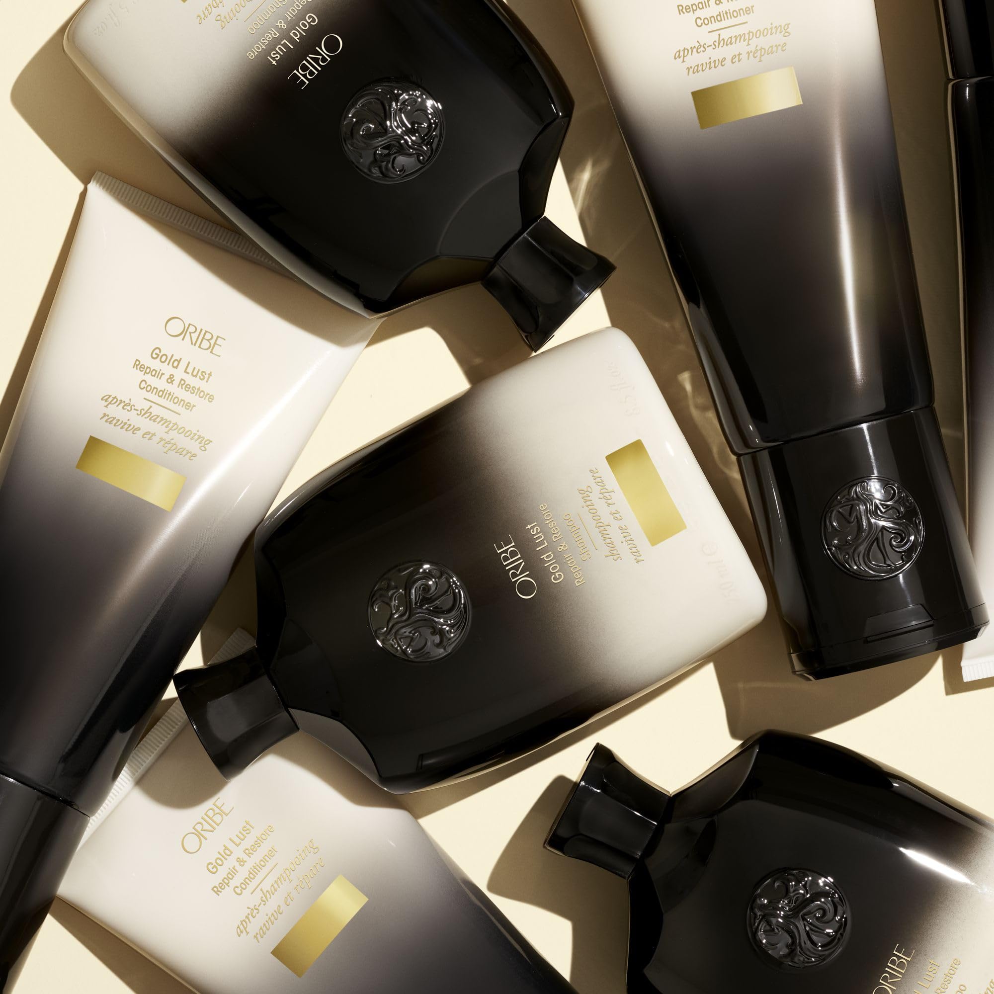 Oribe Gold Lust etiqueta en primer plano para leer beneficios y libre de sulfatos