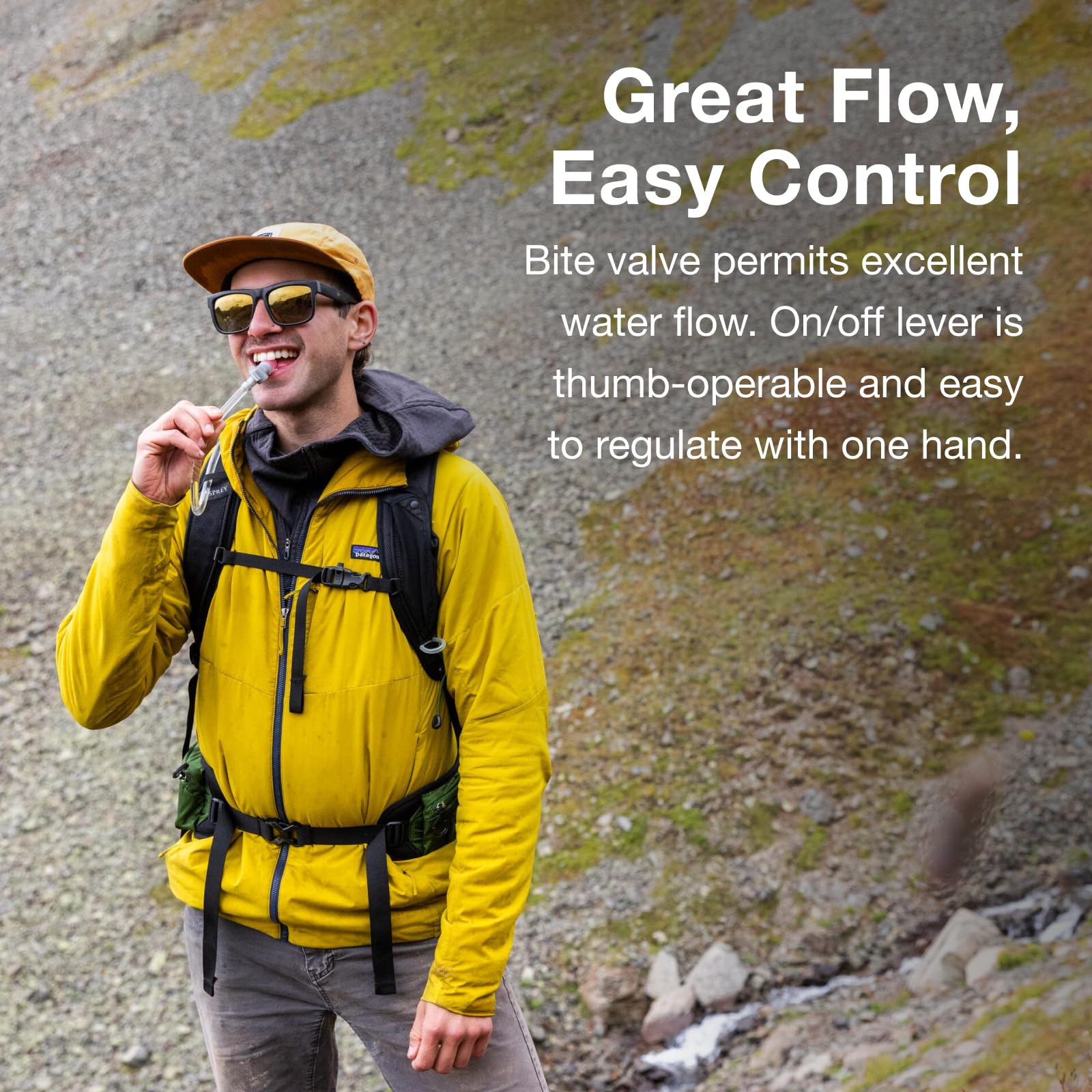 Osprey HydraClip enganchado en mochila para transporte seguro