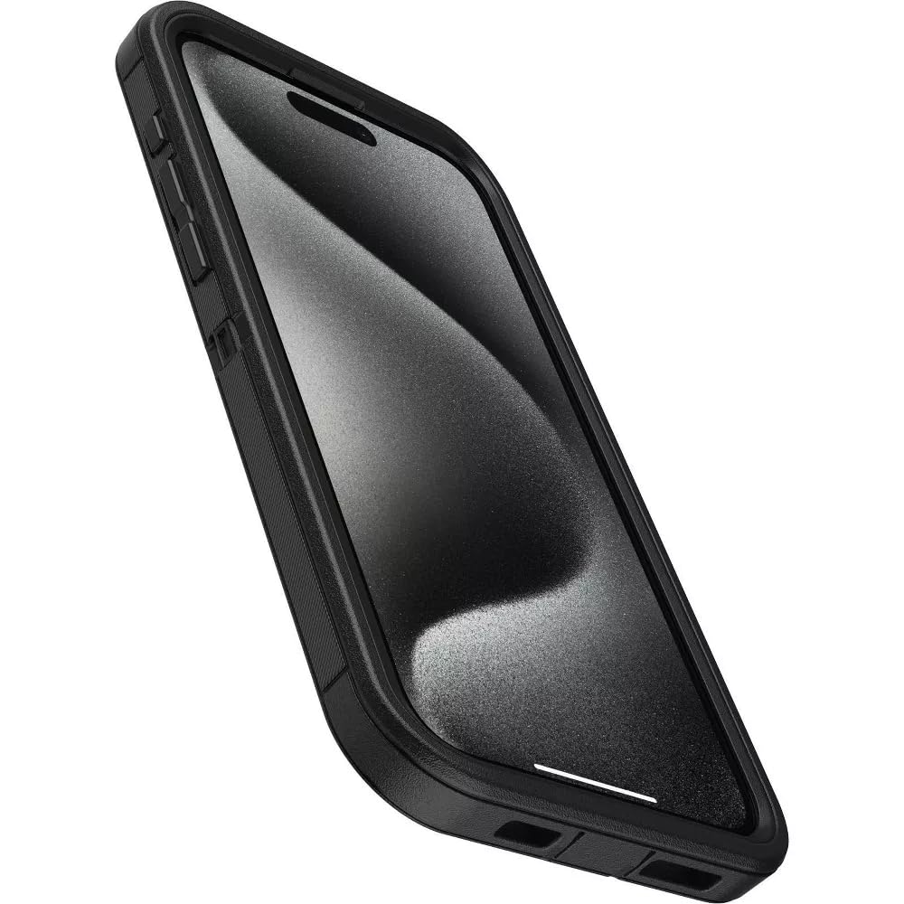 OtterBox Defender en mano demostrando agarre seguro y resistencia ante caídas