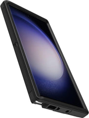 OtterBox funda en uso exterior protegiendo Galaxy S23 Ultra durante actividad
