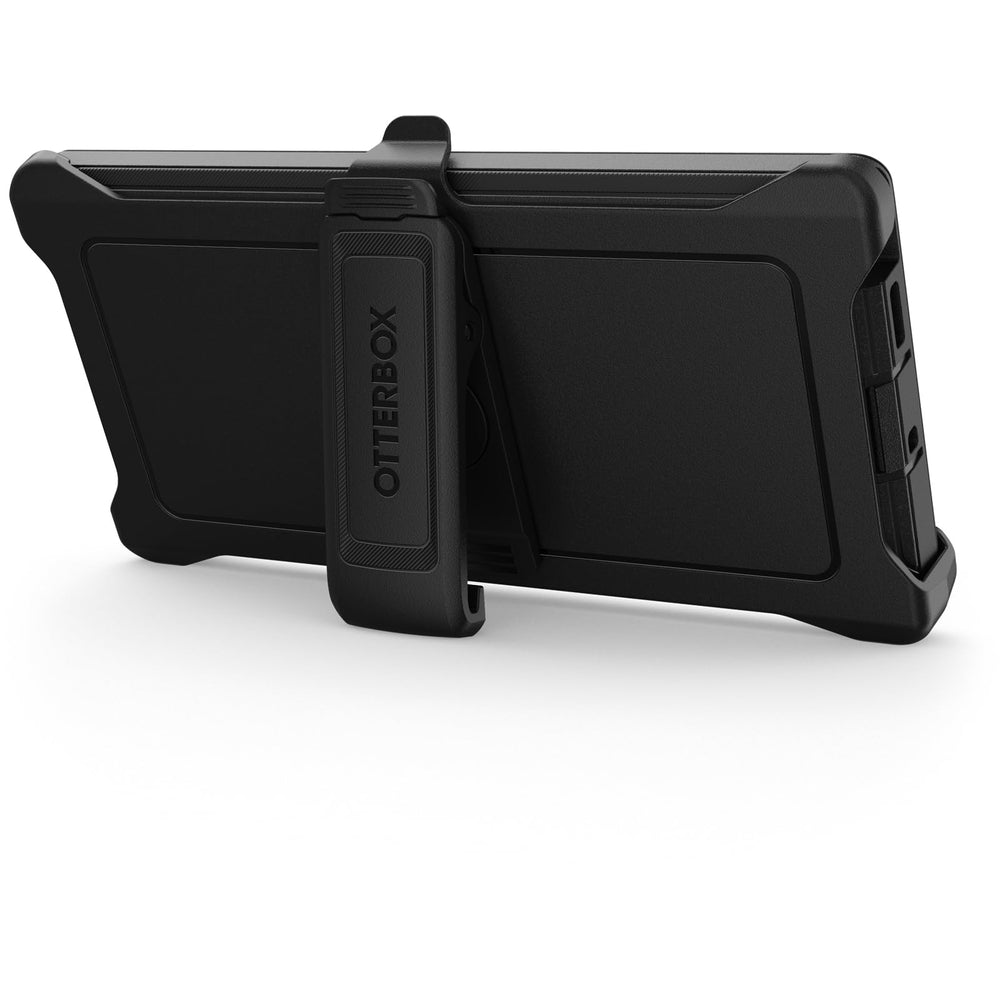 OtterBox funda en mano para comparar tamaño y facilidad de uso
