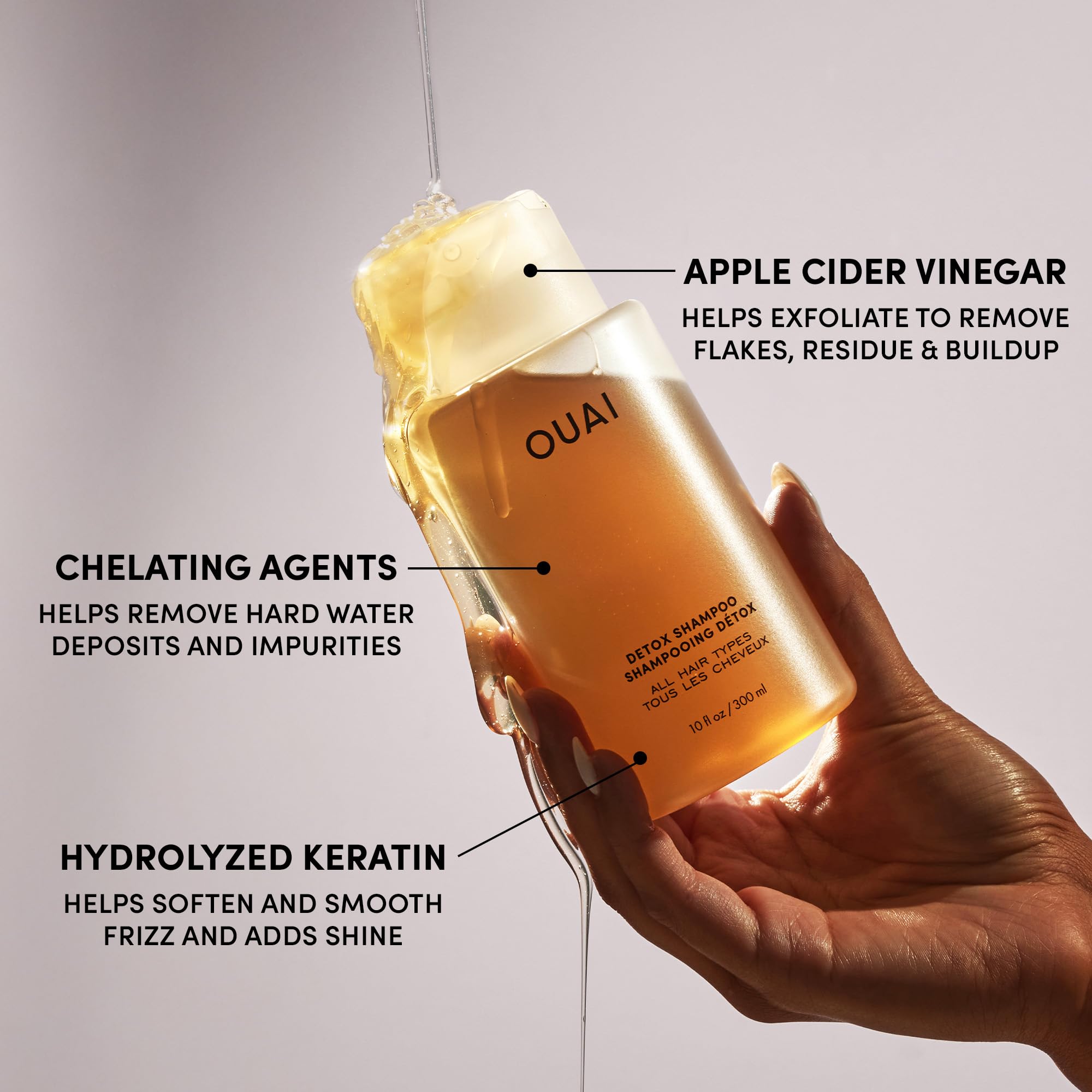 OUAI champú Detox en ambiente de baño resaltando lujo accesible y orden