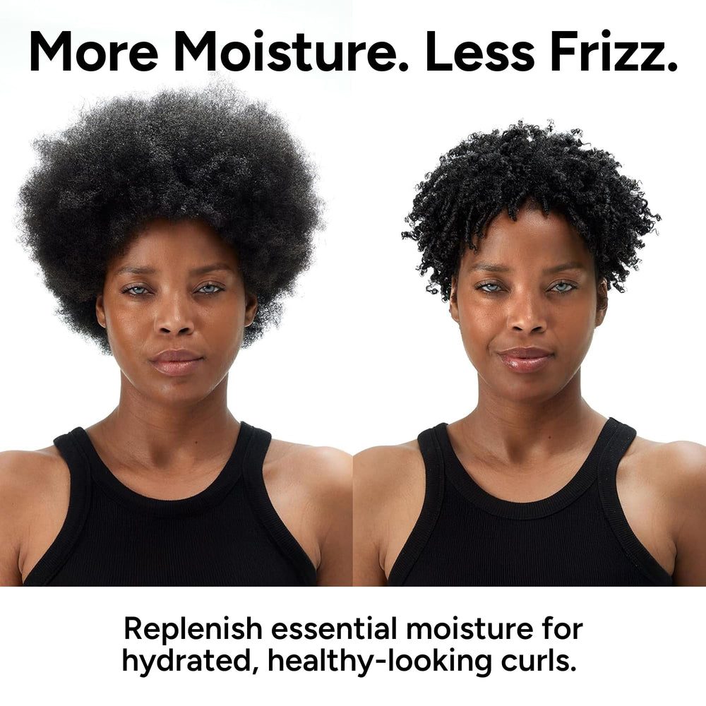 Ouidad aplicación en mano sobre cabello húmedo para preparar rizos