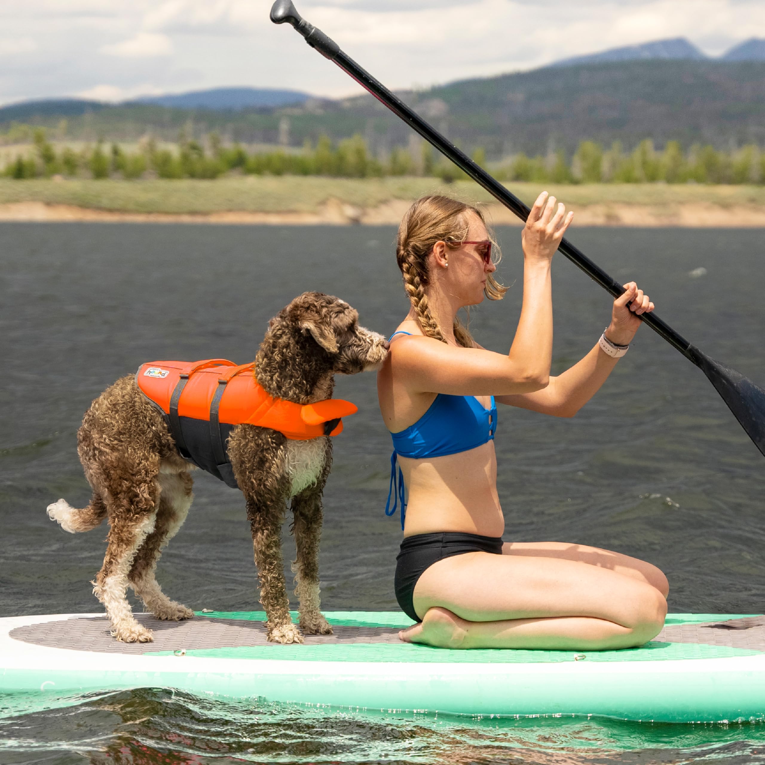 Outward Hound tejido ripstop cercano que muestra durabilidad y resistencia