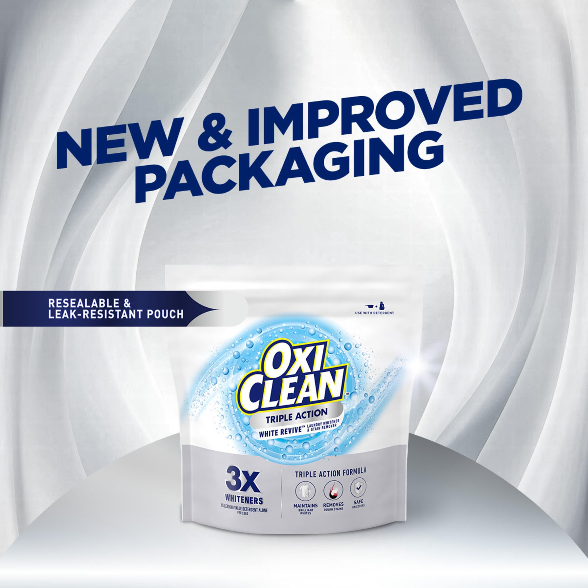 OxiClean bolsa junto a una mano para mostrar tamaño y facilidad de manejo