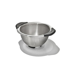 OXO colador frontal de acero inoxidable con acabado duradero y práctico