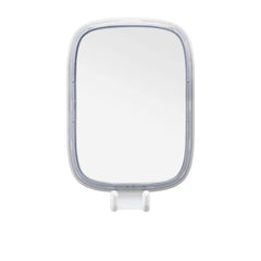 OXO espejo antivaho frontal mostrando el tamaño y la forma, práctico para afeitado