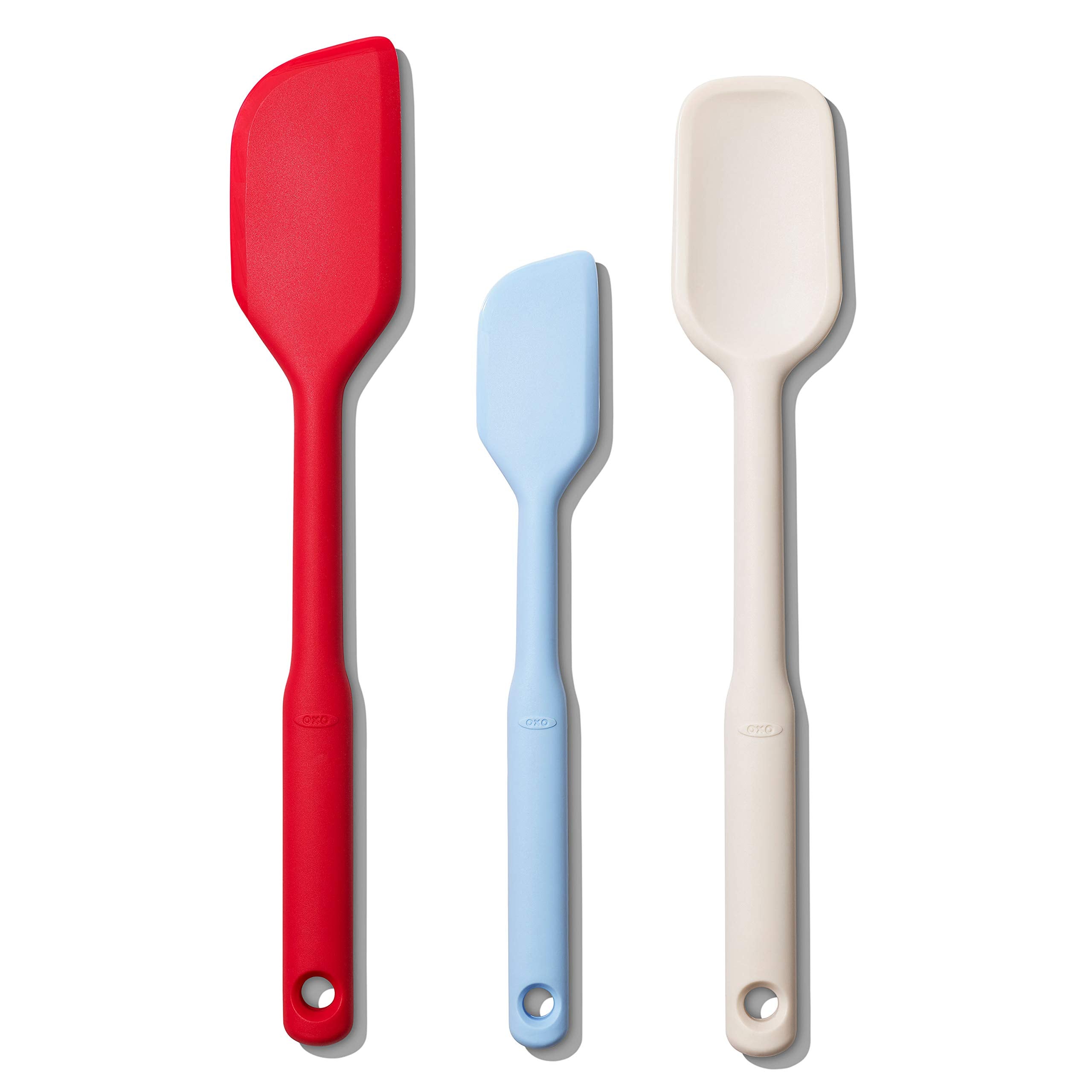 OXO vista frontal del set de 3 espátulas multicolor con agarres cómodos