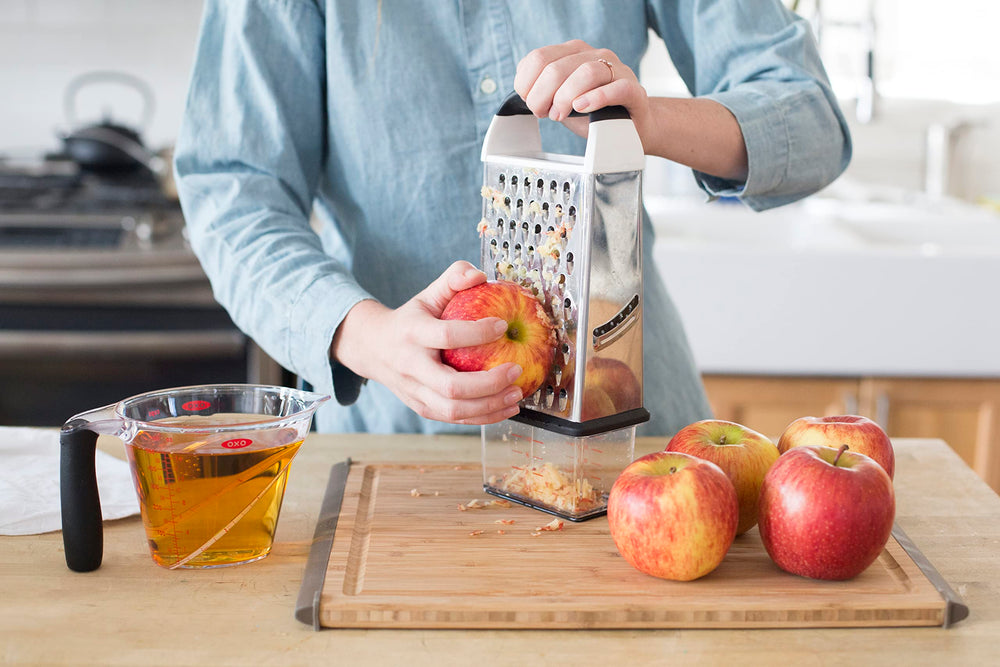 OXO mango blando antideslizante en primer plano, agarre cómodo y seguro